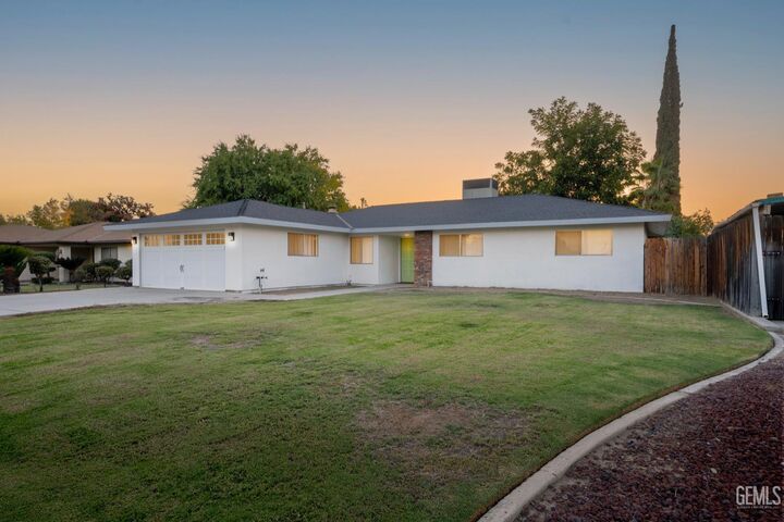 Property Photo:  5605 Nomi Street  CA 93308 