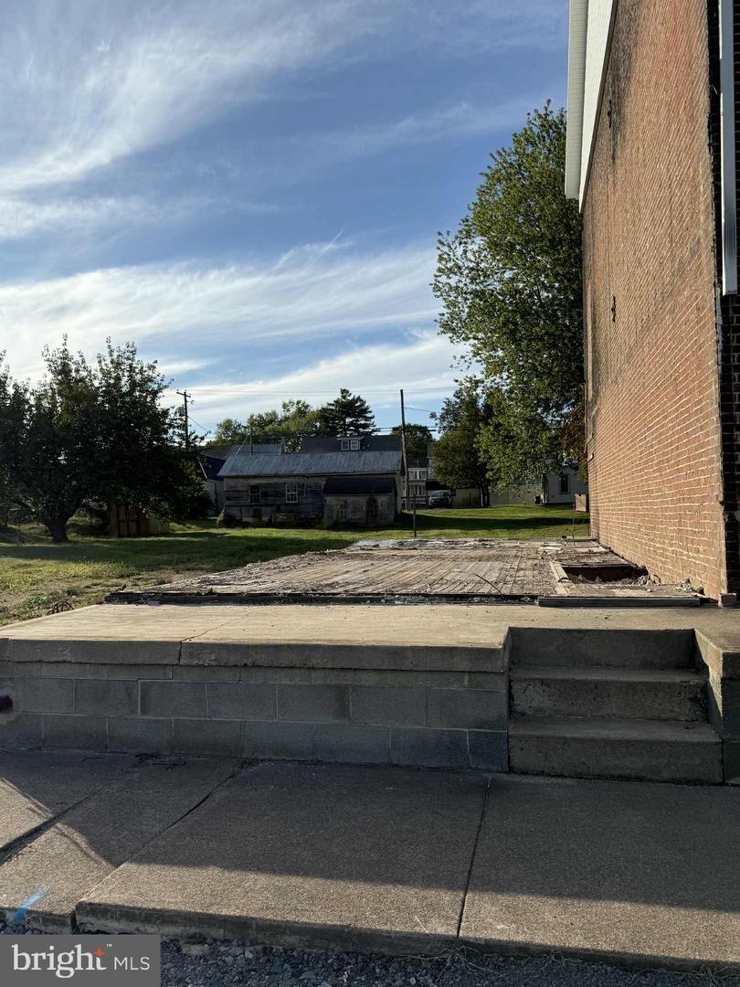 Property Photo:  212 N Front Street  PA 17045 