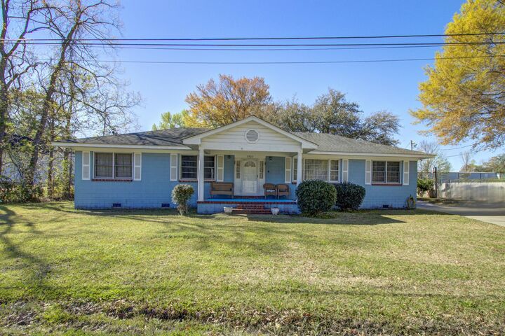 Property Photo: 1925 Belgrade Avenue SC 29407
