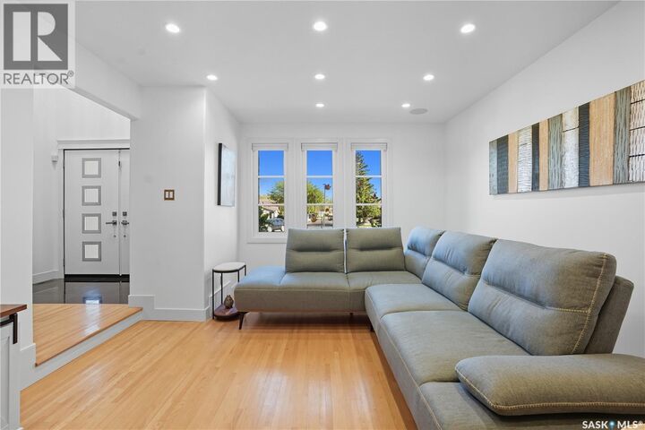 Property Photo:  34 Leslie Place  SK S4S 6R2 