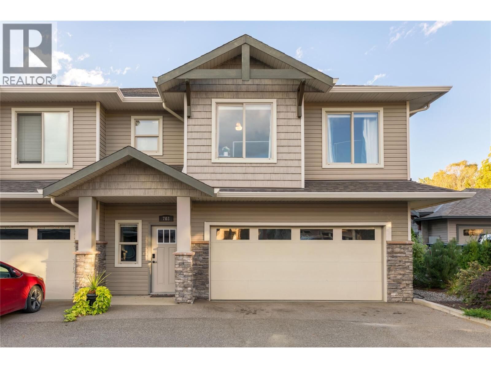 Property Photo: 3350 Woodsdale Road 703 BC V4V 2R7