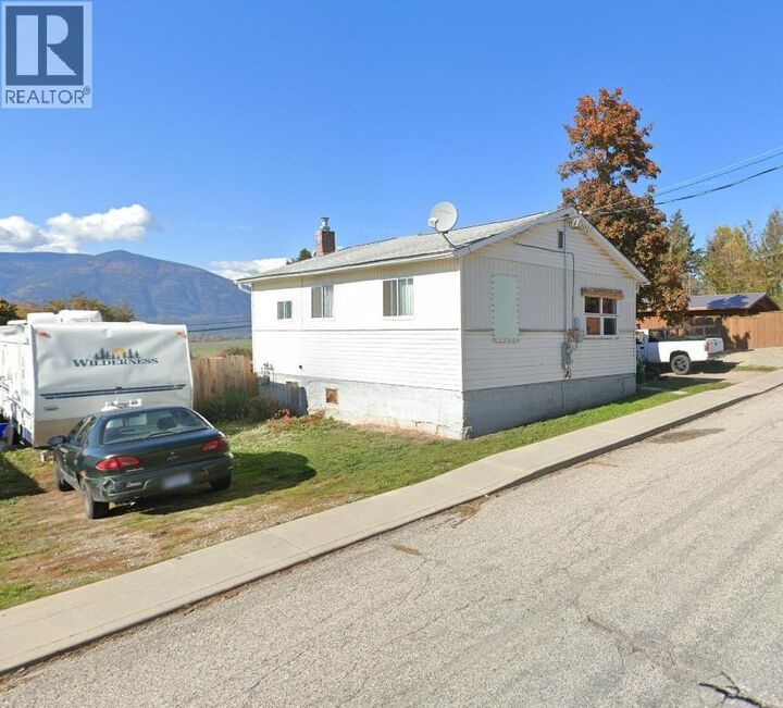 Property Photo: 229 9th S Avenue BC V0B 1G3