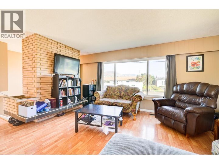 Property Photo:  651 Alberni Avenue  BC V2B 1T2 