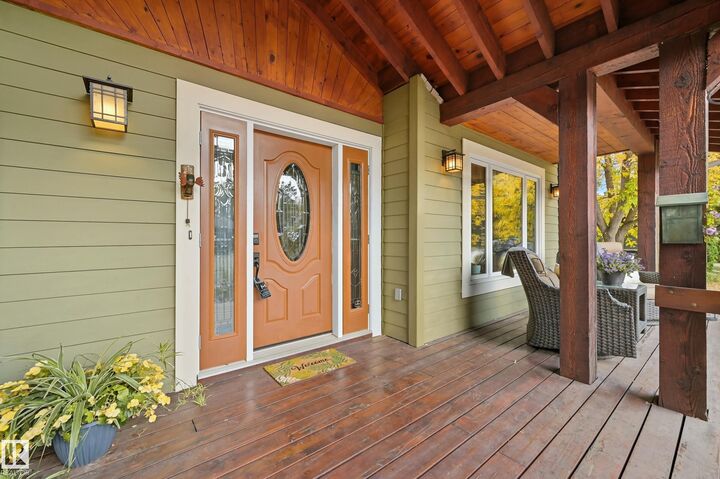 Photo de la propriété:  12408 39 Avenue NW  AB T6J 0N2 