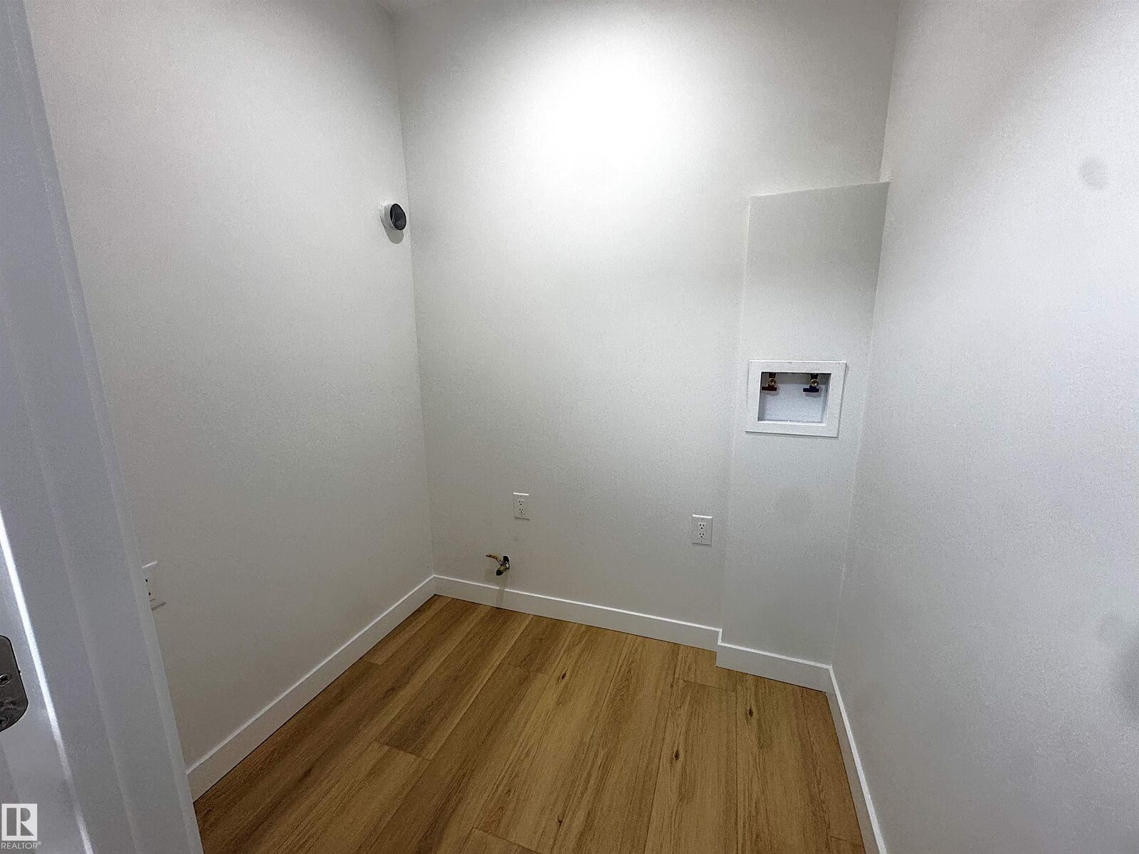 Property Photo: 2410 Ashcraft Crescent SW AB T6W 2N1