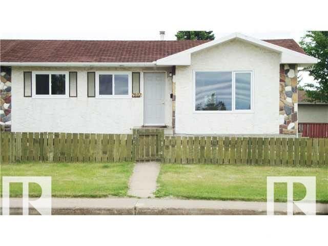 7807 36 Avenue NW  Edmonton AB T6K 0C5 photo