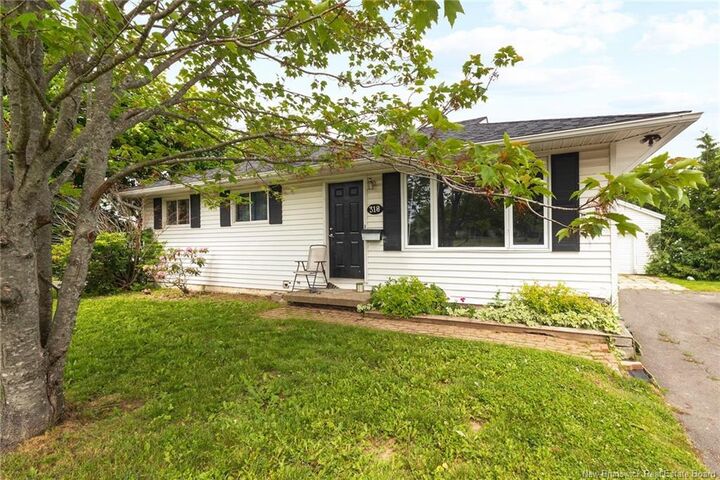 Photo de la propriété: 318 Canterbury Drive NB E3B 4L9