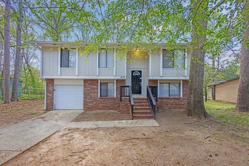 Property Photo:  616 Country Lane Drive  GA 30238 