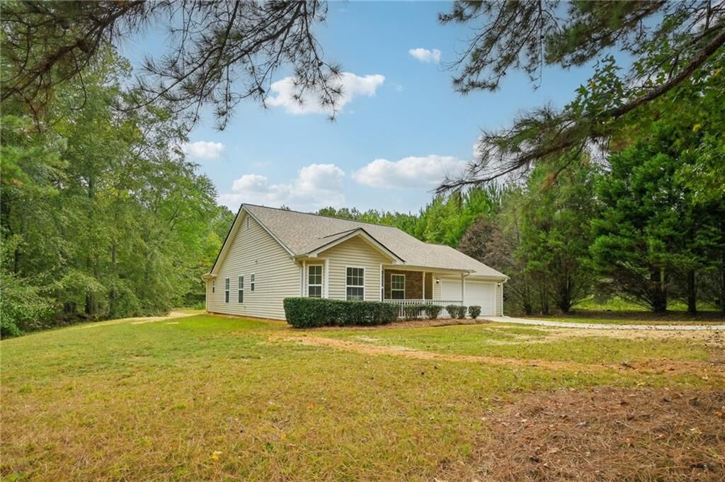 Property Photo: 105 Highgrove Drive GA 30016