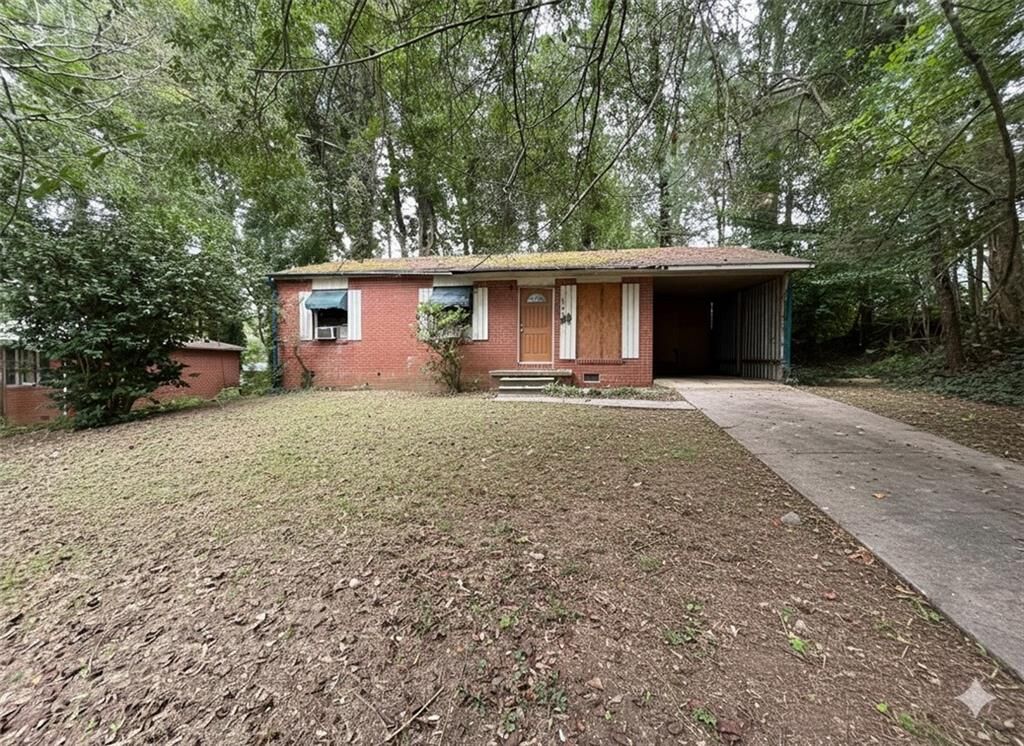 Property Photo: 805 Sandy Creek Drive NW GA 30331