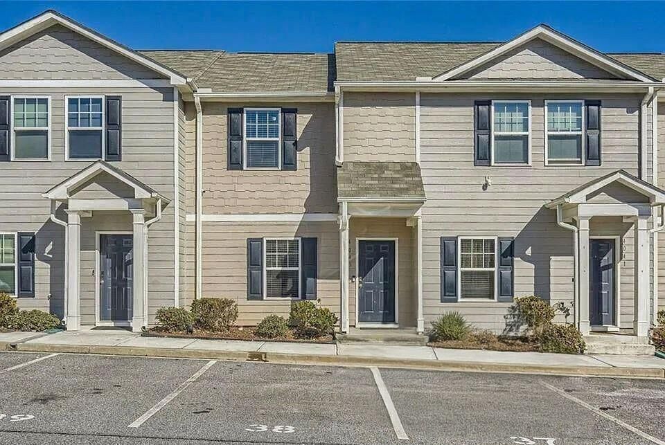 Property Photo: 4043 Avalon Road SW GA 30331