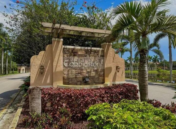 Property Photo: 817 SW 147th Ave 817 FL 33027