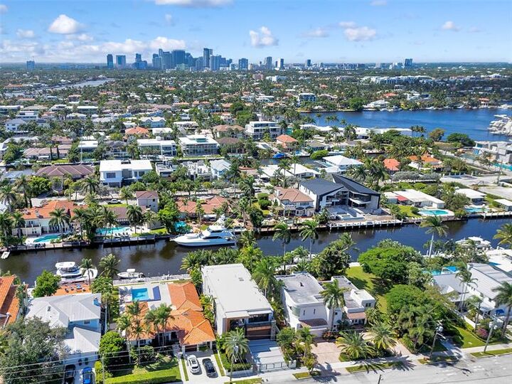 Property Photo:  609 Poinciana Dr  FL 33301 