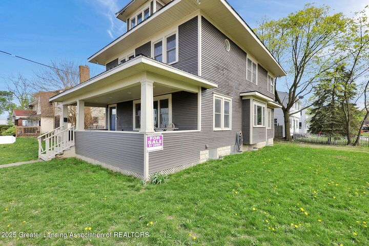 Property Photo:  1127 W Saginaw Street  MI 48915 