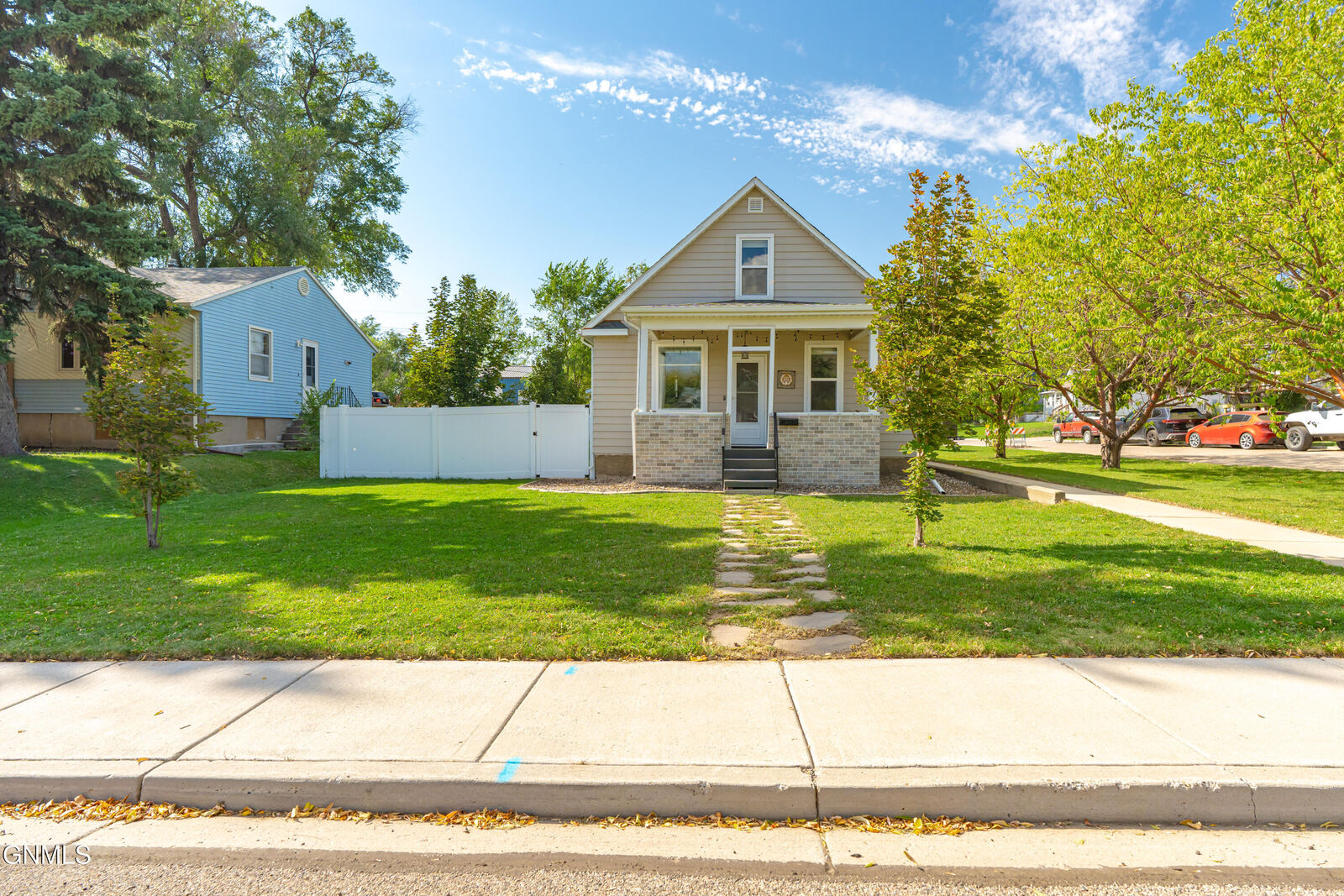 Property Photo:  411 2nd Avenue NE  ND 58554 