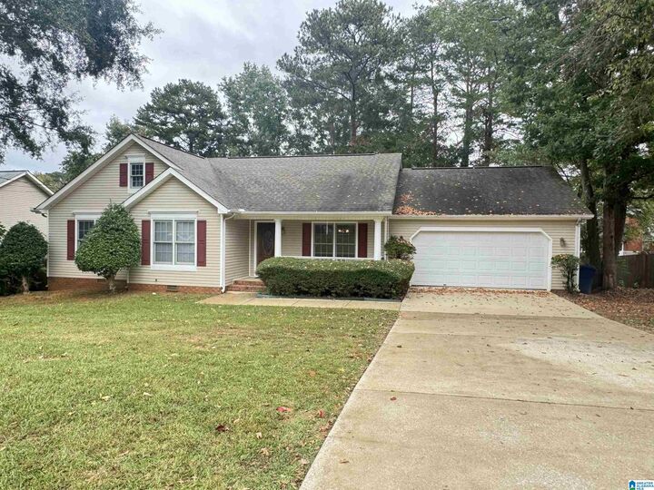 Property Photo: 1117 Berkshire Drive AL 36207