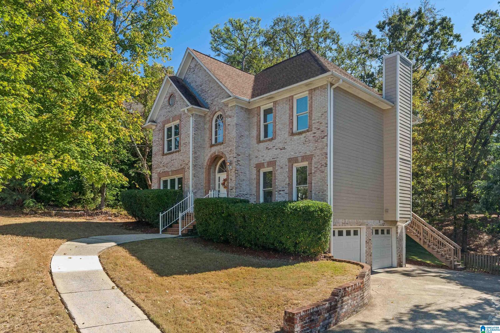 Property Photo: 2058 Crosscrest Drive AL 35244