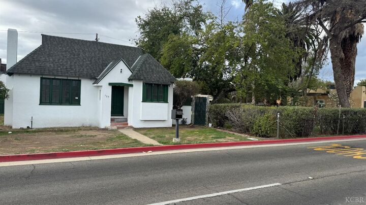 Property Photo:  129 E Grangeville Boulevard  CA 93230 
