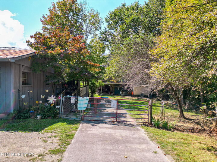 Property Photo: 2733 Shipe Rd TN 37806
