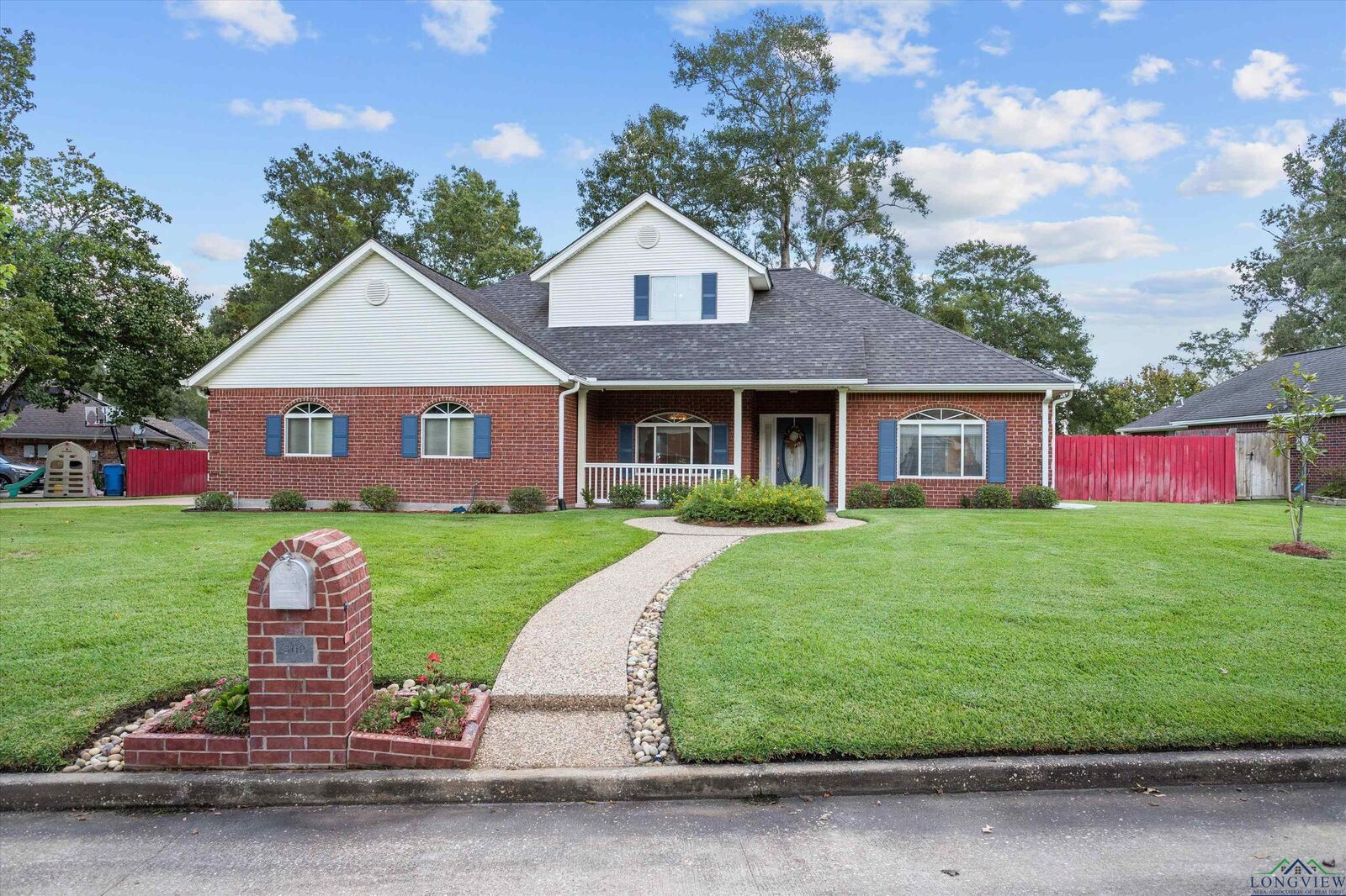 Property Photo:  502 August Lane  TX 75904 
