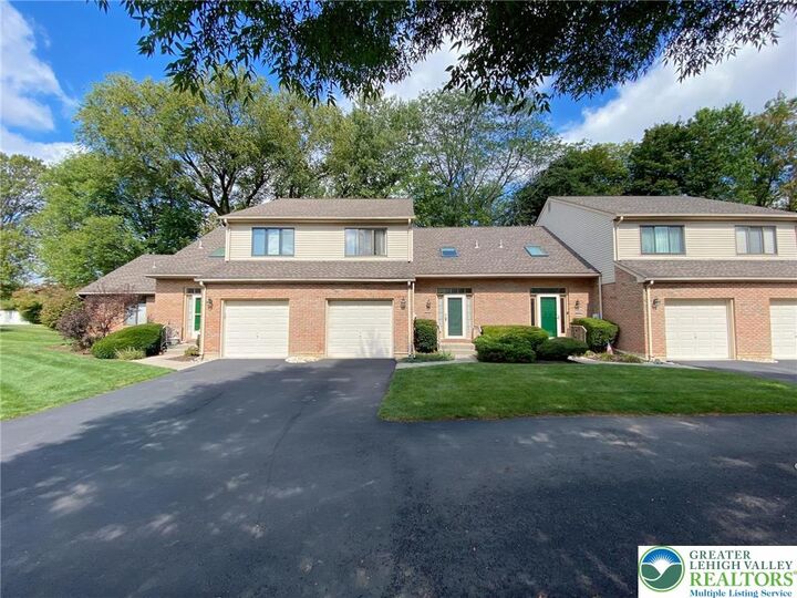 Property Photo: 3218 Oakland Square Drive PA 18020