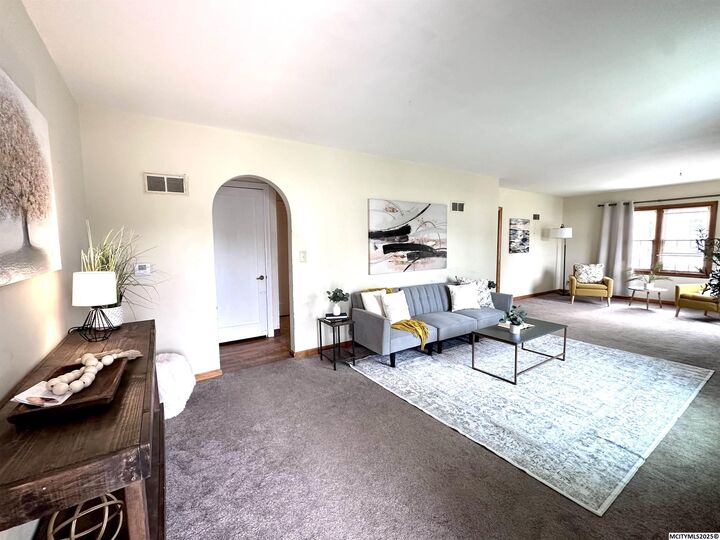 Property Photo: 35 S Tennessee IA 50401