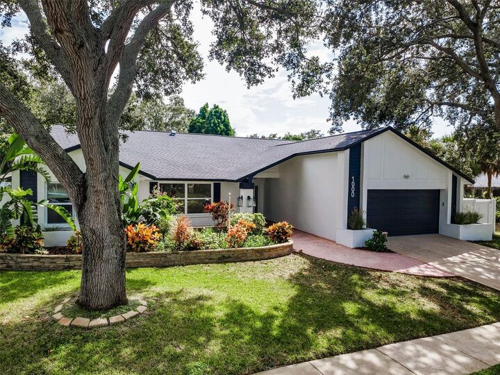 Property Photo:  1000 Wexford Leas Boulevard  FL 34683 
