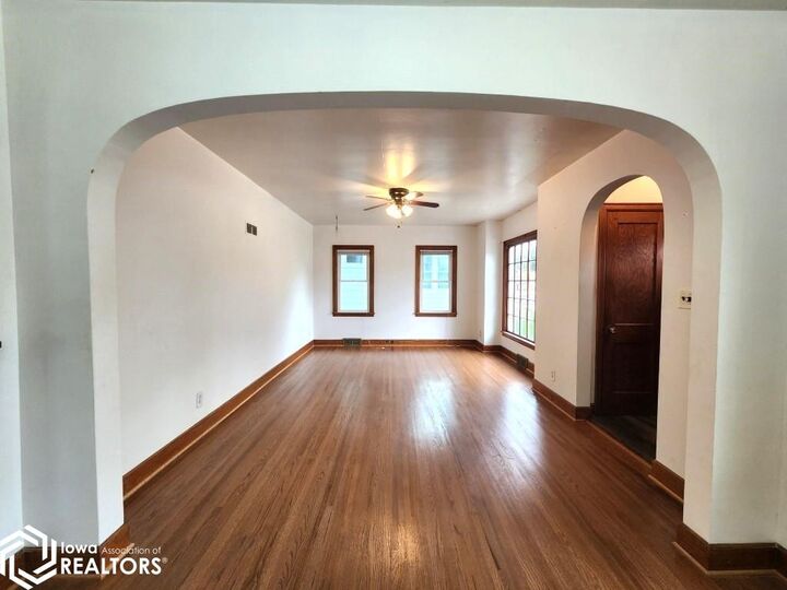 Property Photo:  727 2nd Street SW  IA 50401