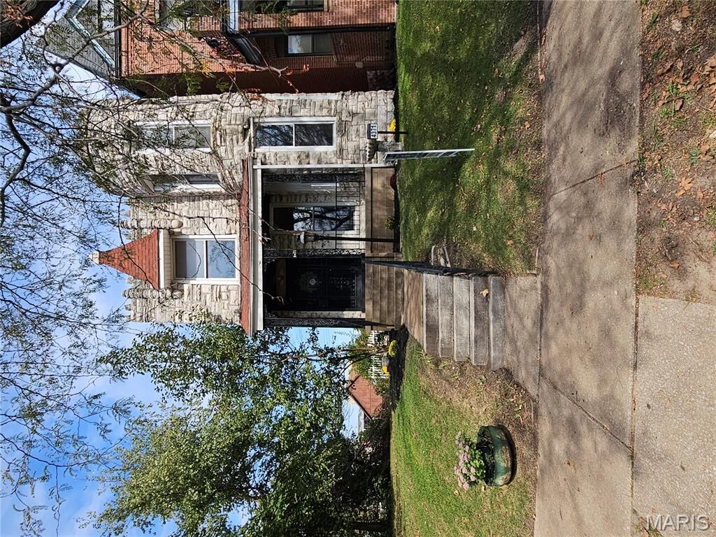 Property Photo: 4371 W Belle Place MO 63108