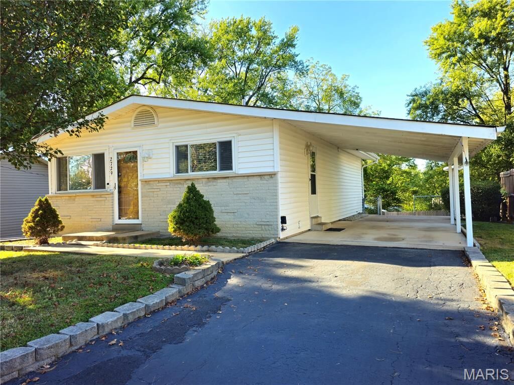 Property Photo:  2729 Link Road  MO 63114 