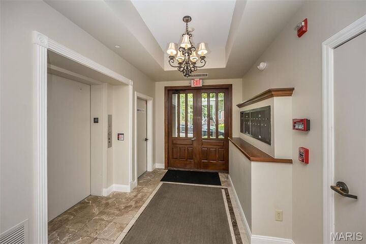 Property Photo: 23 Brighton Way 100 MO 63105