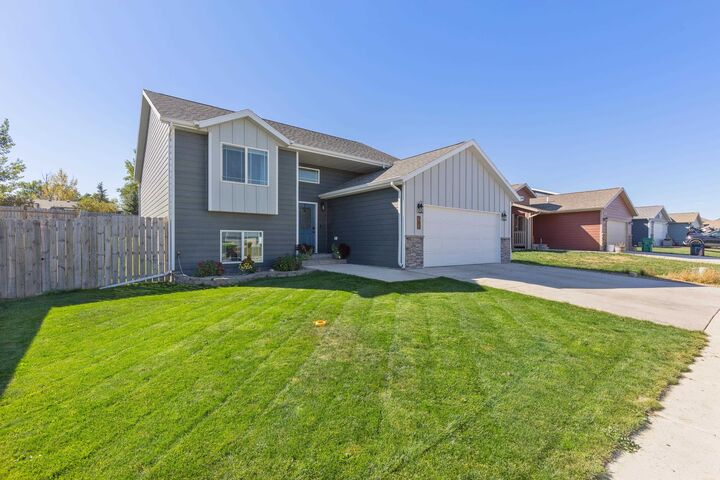 Property Photo: 587 Quinton Ln SD 57719