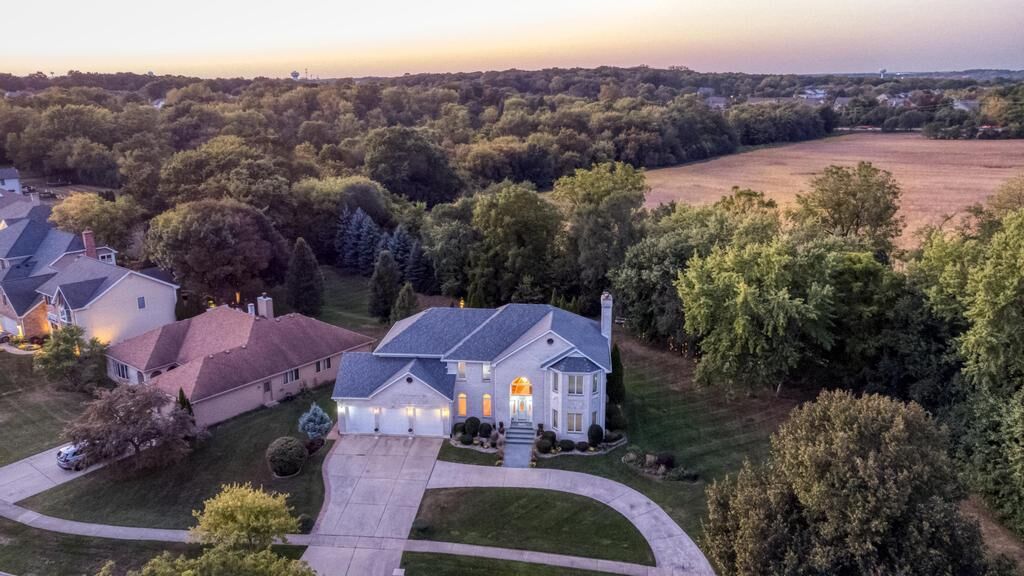 Property Photo: 420 Ford Lane IL 60103