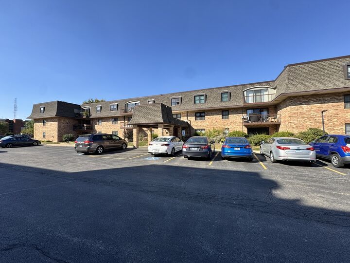 475 N Cass Avenue 212  Westmont IL 60559 photo