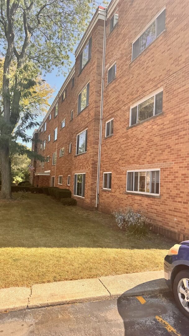 Property Photo: 6220 N Ridge Avenue S203 IL 60660