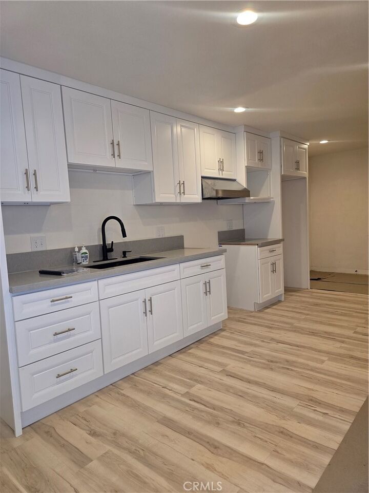 Property Photo:  3374 1/2 Fashion Avenue  CA 90810 