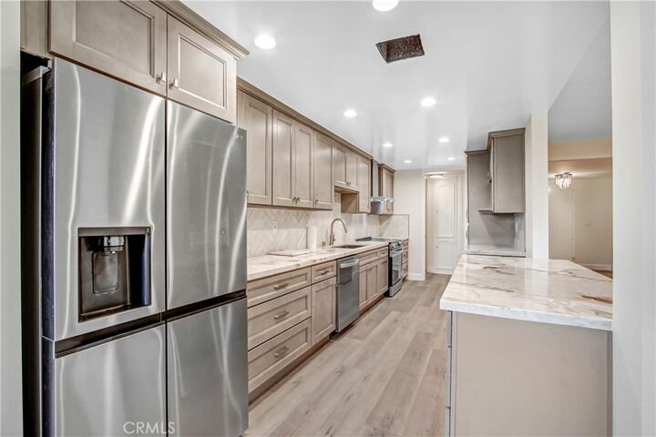 Property Photo:  1277 S Beverly Glen Boulevard 303  CA 90024 