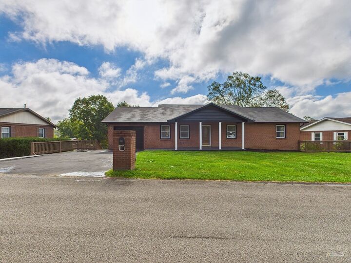 Property Photo:  413 Tanglewood Dr  WV 24740 