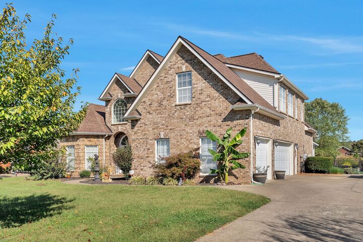 Property Photo: 205 Apricot Ln E TN 37129