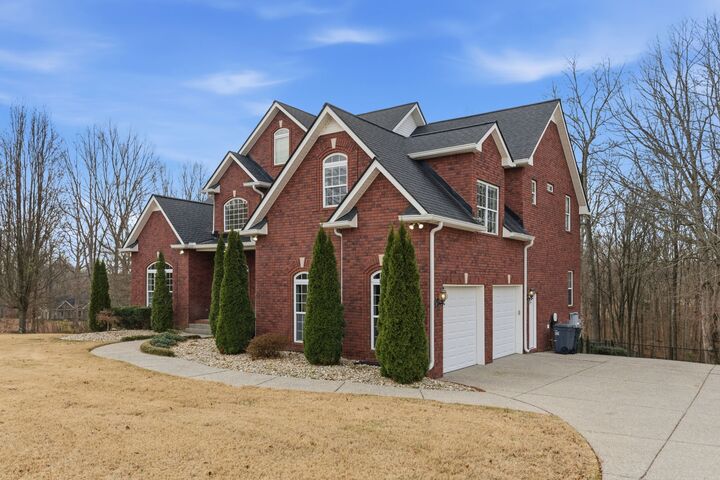 Property Photo:  1014 Alameda Dr  TN 37148 