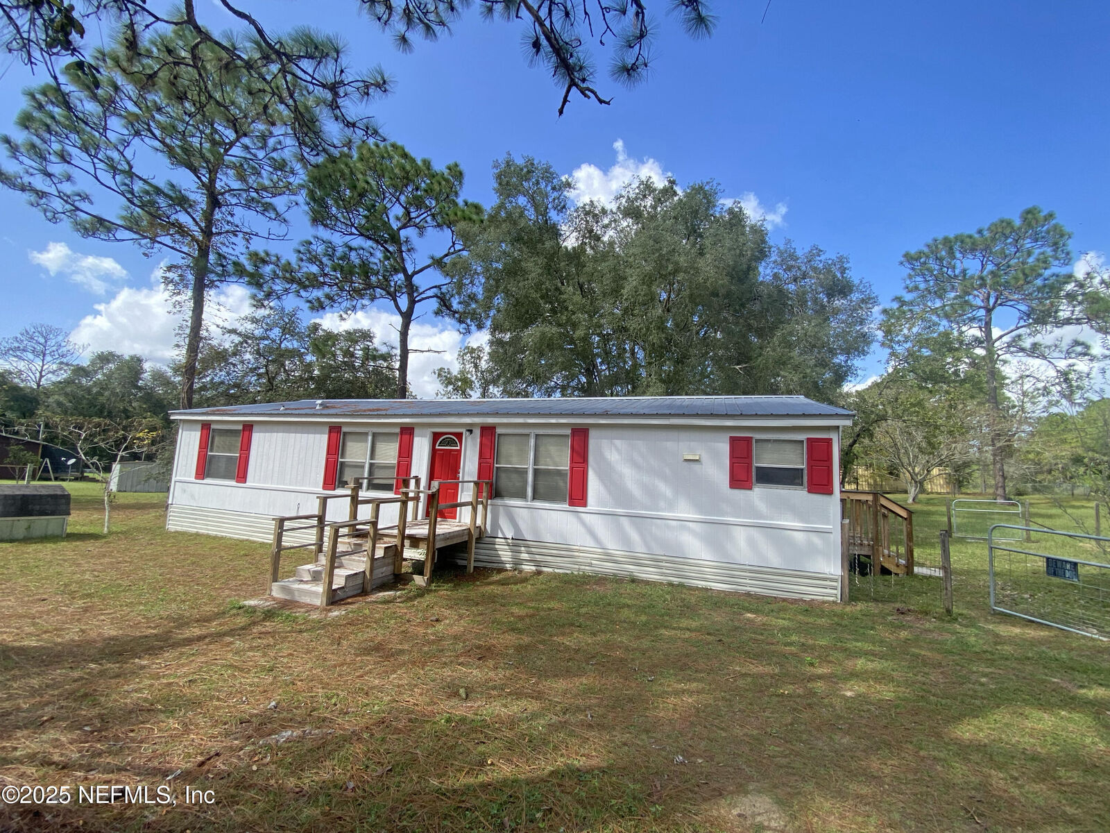 Property Photo: 7398 Hoosier Avenue FL 32656