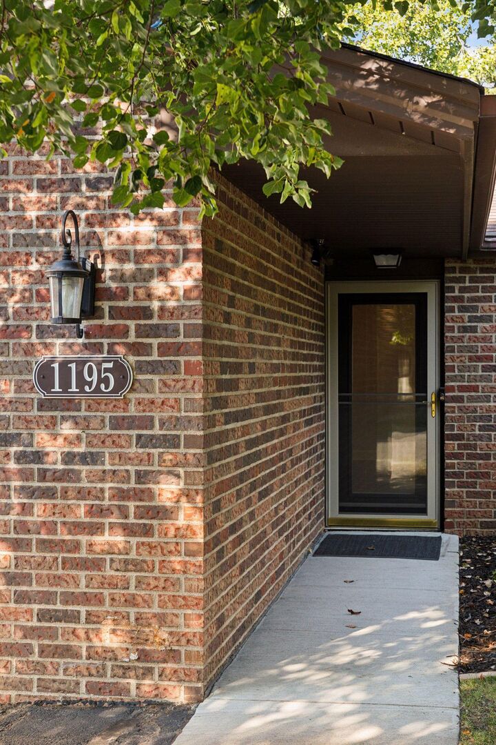 Property Photo:  1195 Weston Lane N  MN 55447 