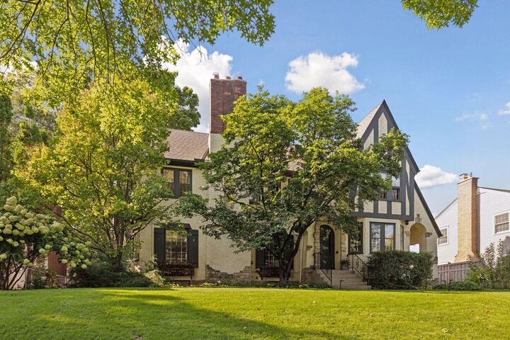 Property Photo:  265 Mount Curve Boulevard  MN 55105 