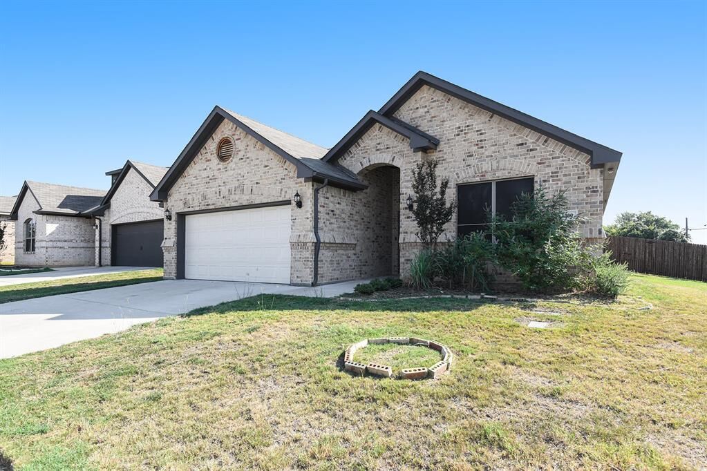 Photo de la propriété:  1300 Beach Drive  TX 76020