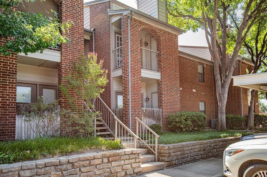 Property Photo: 3209 Donnelly Circle 104 TX 76107
