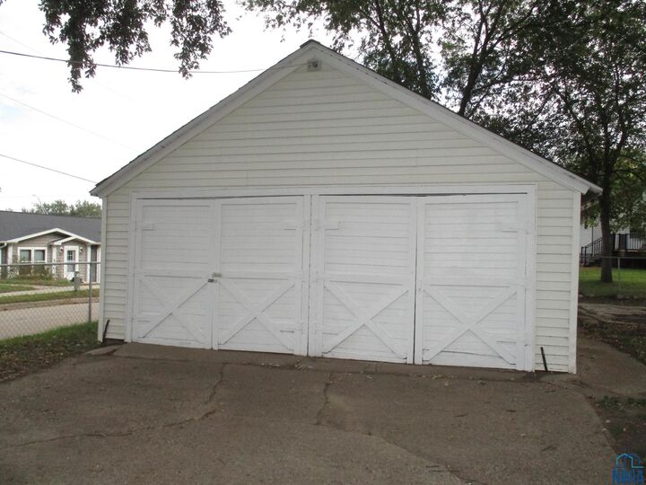 Property Photo:  1502 S Clinton St  IA 51106 