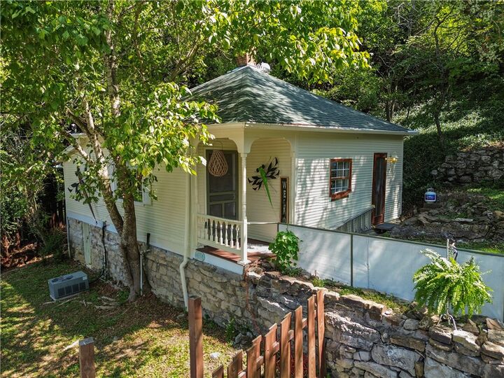 19 Jackson Street  Eureka Springs AR 72632 photo