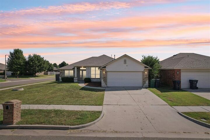 Property Photo:  14100 Wheat Place  OK 73170 