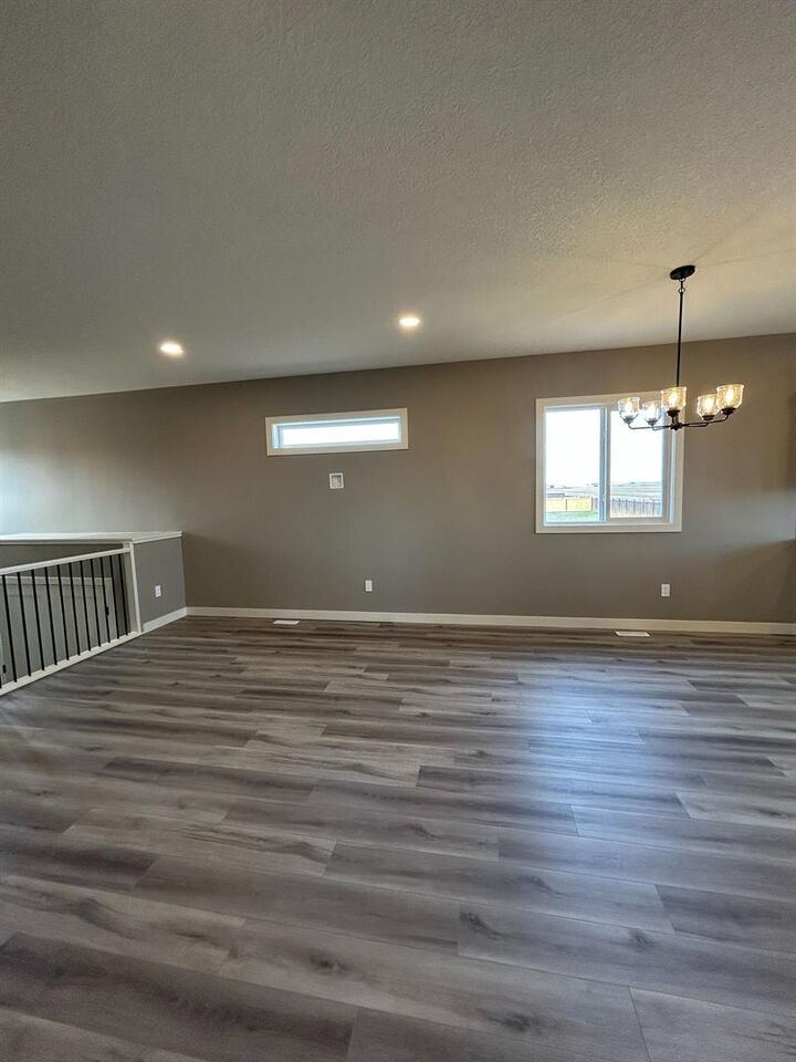 Photo de la propriété:  11306 107 Avenue  AB T8V 6A7 