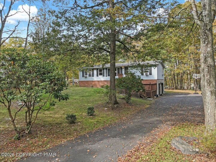 Property Photo:  2179 Deer Track Drive  PA 18302 
